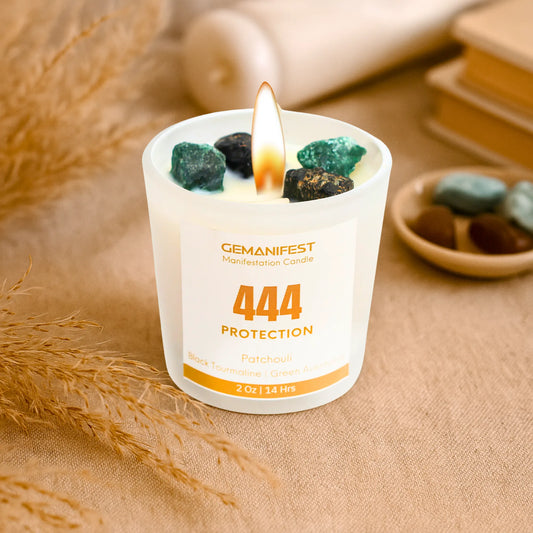 Gemanifest 444 Protection candle with stones on a textured surface