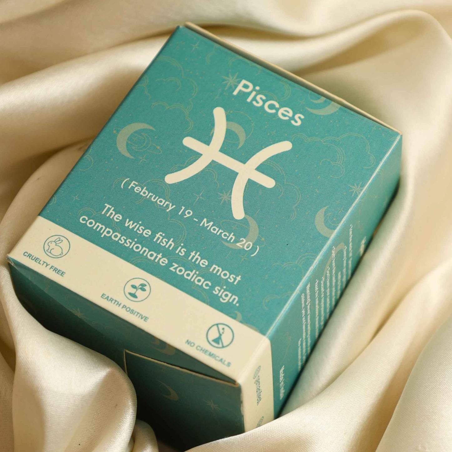 Pisces Zodiac Manifestation Candle with gift ready packaging box for intuition and healing.